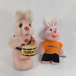 Promo - Lote com 2 promos ou promocionais da Pilha Duracell.   O maior mede 18cm de altura. Ambos feitos em pelúcia.