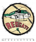 Militaria - Rara bolacha de tecido impresso (provavelmente início dos anos70) da FAB, mostrando o helicóptero UH-1 em operação de resgate. Patch em excelente estado de conservação, medindo 10,0 cm de diâmetro. Material raro.