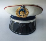 MILITARIA - Belíssimo quepe branco, de cadete, da Academia de Polícia Militar do Barro Branco.