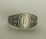 MILITARIA - Revolução de 1932, Anel feminino com brasão da Campanha Ouro para o Bem de São Paulo em latão prateado.