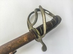 MILITARIA - Espada modelo 1831 provavelmente do período Imperial, com empunhadura em madeira bem conservada e lâmina em muito bom estado. 95,5cm da empunhadura até a ponta da lâmina. ATENÇÃO DEVIDO AO TAMANHO APENAS RETIRADA NA SEDE DO TÚNEL DO TEMPO OU VIA TRANSPORTADORA CONTRATADA PELO VENCEDOR.