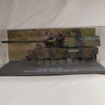 BRINQUEDO MILITAR - TANQUE DE GUERRA ALEMÃO - Panzerhaubitze 2000 - Blindados De Combate da Altaya - Escala 1/72. Em Metal com partes Plásticas. Mede aprox. 16 cm de comprimento. No Blister original transparente.