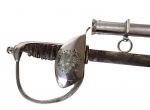 MILITARIA - ESPADA DE CAVALARIA / CADETE da EBERLE, adquirida em 1958 segundo informações do antigo proprietário. O couro da empunhadura está ressecado com parte faltante. ATENÇÃO DEVIDO AO TAMANHO APENAS RETIRADA NA SEDE DO TÚNEL DO TEMPO OU VIA TRANSPORTADORA CONTRATADA PELO VENCEDOR.