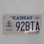 Linda placa americana de automóvel do estado do Kansas, especial para veteranos do exercito americano. medindo 15,5 x 30,5 cm