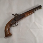 Antiga GARRUCHA de um cano, corpo de madeira, totalmente obsoleta.