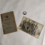 MILITARIA - ANEL, CARTEIRA DE MILITAR COM DOCUMENTOS e FOTO DE BATALHÃO - 1ª GUERRA MUNDIAL