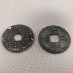 27. (2) Moedas de bronze da Dinastia Sung, CHINA, cash. Consideradas um Amuleto da Sorte e utilizada para jogar I-Ching. Originais.