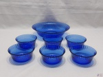 Bowl com 6 cumbucas em vidro Colorex azul moldado. Medindo o bowl 24,5cm de diâmetro x 6cm de altura.