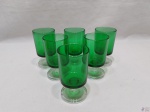 Jogo de 6 taças para aperitivo em vidro Francês verde com base disco incolor. Medindo 9,5cm de altura.