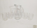 Jarra Agua / Suco com 4 copos em Vidro .Medida: Jarra 23 cm altura e copos 5,5 cm x 11 cm