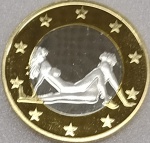 6 SEX EUROS - É UMA MOEDA FANTASIA QUE POSSUI 34 MODELOS COM POSIÇÕES SEXUAIS DIFERENTES... É BIMETÁLICA E TEM 31,0 mm ...O OUTRO LADO DA MOEDA É IGUAL EM TODOS OS MODELOS E TEM VALOR FICTÍCIO DE " 6 SEXO EUROS " É UMA PEÇA EXÓTICA QUE VALE APENA TER " UMA " EM SUA COLEÇÃO ...