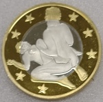 6 SEX EUROS - É UMA MOEDA FANTASIA QUE POSSUI 34 MODELOS COM POSIÇÕES SEXUAIS DIFERENTES... É BIMETÁLICA E TEM 31,0 mm ...O OUTRO LADO DA MOEDA É IGUAL EM TODOS OS MODELOS E TEM VALOR FICTÍCIO DE " 6 SEXO EUROS " É UMA PEÇA EXÓTICA QUE VALE APENA TER " UMA " EM SUA COLEÇÃO ...