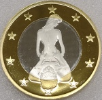 6 SEX EUROS - É UMA MOEDA FANTASIA QUE POSSUI 34 MODELOS COM POSIÇÕES SEXUAIS DIFERENTES... É BIMETÁLICA E TEM 31,0 mm ...O OUTRO LADO DA MOEDA É IGUAL EM TODOS OS MODELOS E TEM VALOR FICTÍCIO DE " 6 SEXO EUROS " É UMA PEÇA EXÓTICA QUE VALE APENA TER " UMA " EM SUA COLEÇÃO ...