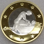 6 SEX EUROS - É UMA MOEDA FANTASIA QUE POSSUI 34 MODELOS COM POSIÇÕES SEXUAIS DIFERENTES... É BIMETÁLICA E TEM 31,0 mm ...O OUTRO LADO DA MOEDA É IGUAL EM TODOS OS MODELOS E TEM VALOR FICTÍCIO DE " 6 SEXO EUROS " É UMA PEÇA EXÓTICA QUE VALE APENA TER " UMA " EM SUA COLEÇÃO ...