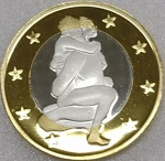 6 SEX EUROS - É UMA MOEDA FANTASIA QUE POSSUI 34 MODELOS COM POSIÇÕES SEXUAIS DIFERENTES... É BIMETÁLICA E TEM 31,0 mm ...O OUTRO LADO DA MOEDA É IGUAL EM TODOS OS MODELOS E TEM VALOR FICTÍCIO DE " 6 SEXO EUROS " É UMA PEÇA EXÓTICA QUE VALE APENA TER " UMA " EM SUA COLEÇÃO ...