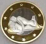 6 SEX EUROS - É UMA MOEDA FANTASIA QUE POSSUI 34 MODELOS COM POSIÇÕES SEXUAIS DIFERENTES... É BIMETÁLICA E TEM 31,0 mm ...O OUTRO LADO DA MOEDA É IGUAL EM TODOS OS MODELOS E TEM VALOR FICTÍCIO DE " 6 SEXO EUROS " É UMA PEÇA EXÓTICA QUE VALE APENA TER " UMA " EM SUA COLEÇÃO ...