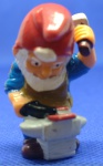 BRINQUEDOS E HOBBIES - PERSONAGEM DOS SETE ANÕES , PEÇA COM 3,8 cm  PLÁSTICO / FERRERO 1992