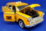 BRINQUEDOS E HOBBIES - SS 6853  ( 1963 ) CHECKER TAXI CAB ESCALA 1/34  LINDO CARRINHO EM METAL E BASE PLÁSTICO, RODAS DE BORRACHA , COMPRIMENTO 15,0 cm A FRICÇÃO - FUNCIOANDO , ABRE CAPO E PORTAS DIANTEIRAS... PEÇA QUE NÃO PODE FALTAR EM SUA COLEÇÃO