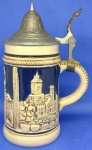 MAGNÍFICA CANECA ALEMÃ EM PORCELANA ( CERVEJA - GERMANY ) PEÇA BEM ORNAMENTADA COM TAMPA EM ESTANHO, PEQUENA CANECA COM ALTURA DE 12,8 cm  PEÇA EM EXCELENTE ESTADO DE CONSERVAÇÃO