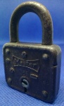ANTIGO CADEADO MASTER LOCK CO ( U.S.A ) SEM A CHAVE  DIMENSÃO 5,4 x 3,6 x 1,1 cm FERRO