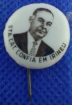ANTIGO PIN/BOTON POLÍTICO " SANTA CATARINA CONFIA EM IRINEU " PEÇA COM 16,0 mm