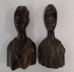 MAGNÍFICAS PEÇAS EM MADEIRA BRUTA *** ESCULTURAS AFRICANAS EM " ÉBANO " MULHER E HOMEM  PEÇA MENOR COM 15,0 cm E PEÇA MAIOR COM 15,5 cm  ARTIGOS DECORATIVOS OU MESMO ITEM DE COLEÇÃO