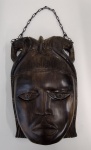 MAGNÍFICA MASCARA AFRICANA ANTIGA EM MADEIRA DE " ÉBANO " PEÇA DECORATIVA E COLECIONÁVEL, ITEM EM EXCELENTE ESTADO DE CONSERVAÇÃO COM DIMENSÃO DE 28,0 x 20,2  x 5,7 cm