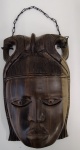 MAGNÍFICA MASCARA AFRICANA ANTIGA EM MADEIRA DE " ÉBANO " PEÇA DECORATIVA E COLECIONÁVEL, ITEM EM EXCELENTE ESTADO DE CONSERVAÇÃO COM DIMENSÃO DE 29,5 x 20,5  x 4,5 cm
