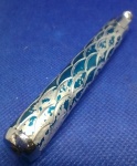 ANTIGO ISQUEIRO EM ALUMÍNIO / NÃO ESTA FUNCIONANDO E DESGASTE NA PINTURA AZUL PEÇA NÃO IDENTIFICADA COM 8,5 cm
