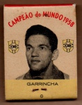 FILUMENIA - RARA CAIXA DE FÓSFOROS DE BOLSO BARBEADOR ELÉTRICO REMINGTON ALUSIVO " CAMPEÃO DO MUNDO DE 1958 - FUTEBOL " CONFEDERAÇÃO BRASILEIRA DE DESPORTOS COM O CRAQUE DA SELEÇÃO DE 58 O JOGADOR " GARRINCHA ", CAIXA LACRADA COM OS PALITOS ...