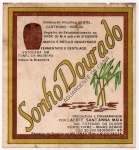 ANTIGO RÓTULO " SONHO DOURADO - AGUARDENTE DE CANA " PRODUZIDA E ENGARRAFADA POR LAERTE SANT'ANNA MAIA  NA FAZENDA DA OLARIA  / PORTO FIRME - MINAS GERAIS DIMENSÃO 11,7 x 12,6 cm