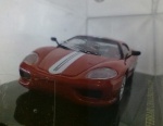 BRINQUEDOS E HOBBIES - FERRARI CHALLENGE STRADALE 2003 PEÇA ACONDICIONADA NO ESTOJO DE ACRILICO - ESTOJO COM 13,5 cm