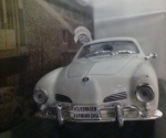 BRINQUEDOS E HOBBIES - SÉRIE CARROS INESQUECÍVEIS DO BRASIL  VOLKSWAGEN KARMANN-GHIA ( 1962 ) ACONDICIONADO NO ACRILICO COM 15,0 cm