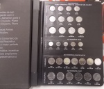 BRASIL NUMISMÁTICA ( ÁLBUM DE LUXO No. 3 PERÍODO 1975 - 1994 ) CONTEM 114 MOEDAS CONSERVAÇÃO NO GERAL: MBC - SOB - FC ... ÁLBUM INCOMPLETO, FALTA UMA PEÇA ( 5 CENTAVOS DE 1990 ) NAS FOTOS ONDE CONSTA SÉRIE AXÉ.. FALTAVA AXÉ PAI, MAS FOI ADICIONADA ESTA PEÇA NA COLEÇÃO