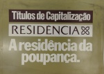 ANTIGA PLACA TITULOS DE CAPITALIZAÇÃO RESIDÊNCIA - A RESIDÊNCIA DA POUPANÇA PEÇA EM PLÁSTICO COM DIMENSÃO 50,0 x 36,0 cm