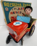 BRINQUEDOS E HOBBIES - RARO RECRUTA ZERO E SEU JEEP MALUCO DA ESTRELA, CONTEM A CAIXA ORIGINAL DE ÉPOCA A CORDA...  JEEP EM LATA, UMA DAS PERNAS SOLTAS, POSSIVELMENTE PRECISA DE ALGUM AJUSTE O BRINQUEDO