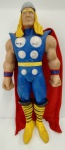 BRINQUEDOS E HOBBIES - BONECO THOR GIGANTE ( FALTA O MARTELO E CAPACETE FALTANDO ASAS DE AMBOS OS LADOS )  CONTEM A CAPA VERMELHA, BONECO GRANDE COM APROXIMADOS 55,0 cm ALTURA