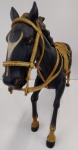 BRINQUEDOS E HOBBIES - ANTIGO CAVALO COM CELA EM COURO ... CAVALO EM PLÁSTICO PEÇA COM DIMENSÃO APROXIMADA 7,3 x 27,5 x 33,5 cm ARTICULADO ... PEÇA MUITO BEM CONSERVADA DATADA DE 1973  LONE RANGER - HONG KONG  FOR GABRIEL INDÚSITRIA INC.  CAVALO PRETO