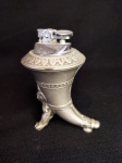 ISQUEIRO DE ESTANHO EM FORMADO DE LEÃO ( NÃO FUNCIONA )  13,5 cm x 8 cm PEÇA PARA COLECIONADOR