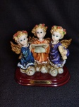 GRUPO ESCULTORIO EM FIGURAS ANGELICAIS, CORES COLORIDOS E MUITO DOURADO MEDIDA 14  cm ALTURA