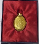 ANTIGO RELÓGIO DE BOLSO ( A PILHA ) SÉRIE QUE VINHA NAS BANCAS DE JORNAIS PARA VENDA ( THE POCKET WATCH ) NÃO ESTA FUNCIONANDO, PORÉM EM ESTADO DE NOVO