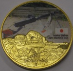 MEDALHA ( SOUVENIR ) ILUSTRANDO 2a. GUERRA MUNDIAL 1939 - 1945 BUSTOS DE ROOSEVELT, CHURCHILL E STALIN ... AÇO COM BANHO DOURADO ... PEÇA COM 40,0 mm ACOMPANHA CAPSULA