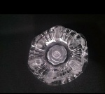 LINDO CINZEIRO ANTIGO EM " CRISTAL  PISARI " COM DESIGN DE ROSAS AO FUNDO E NAS LATERAIS DIMENSÃO 18 x 4 cm  PEÇA IMPECÁVEL