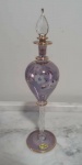 ANTIGO PERFUMEIRO EGÍPCIO EM CRISTAL LAPIDADO EM TOM LILÁS E MUITO DOURADO, ALTURA 27,0 cm