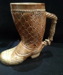 ANTIGA CANECA EM FORMATO DE BOTA DIMENSÃO 17 x 19 cm
