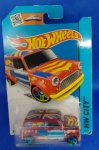 BRINQUEDOS E HOBBIES ( HOT WHEELS )  '67 AUSTIN MINI VAN ACONDICIONADO NO BLISTER  ANO 2014 MATTEL - MALASIA