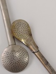 MAGNÍFICO LOTE CONTENDO DUAS BOMBAS ANTIGAS DE CHIMARRÃO , UMA COM GRAVAÇÃO " ALPACA SUPERIOR " E OUTRA COM " PRATA 600 VF COM DETALHES EM OURO "