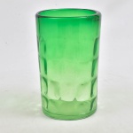 Anos 80. Vaso de grosso vidro verde garrafa em tom degrade , lapidação taqueada. 22 cxm alt x 14 cm diam