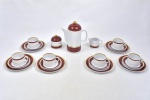 Bavaria. Aparelho de chá de porcelana Art Deco, fundo branco, bordas e tampas grená e ouro, contem: 1 bule, 1 cremeira 1 açucareiro, 6 xícaras, 6 pires, e 6 sobre pires. Total 21 pçs