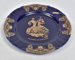 Prato de parede decorativo de porcelana azul cobalto estampado a ouro ""Recuerdo de Barcelona". 26 cm diam